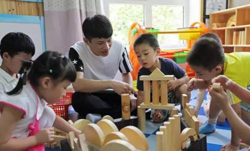 贵阳幼师学校男幼师毕业工资一般多少