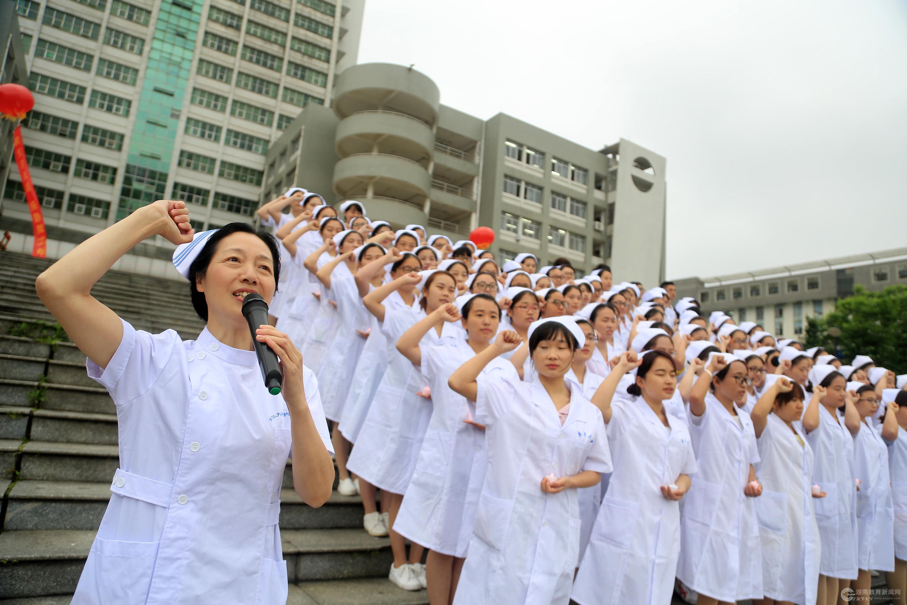 成都卫生学校每年学费是多少？收费的一样吗？